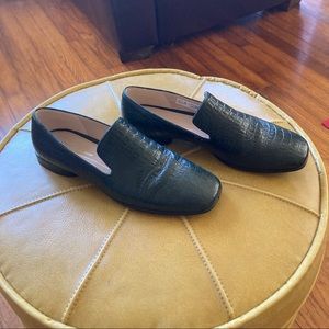 Green leather loafers, like new! Made by Ecco size 39 or US so 8/8.5.